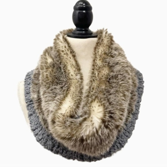 2/$30 ✨Aerie Faux Fur Neck Warmer - Picture 1 of 5